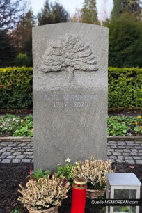 Grabstein Eichenruh, gestaltet von Benjamin Siegrist
