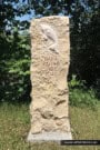 Grabstein Gegen den Strom, gestaltet von Benjamin Siegrist