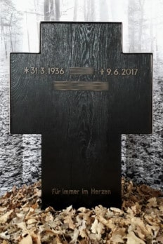 Grabstein "Kreuz" von Holzbildhauerei Julia Lambertz